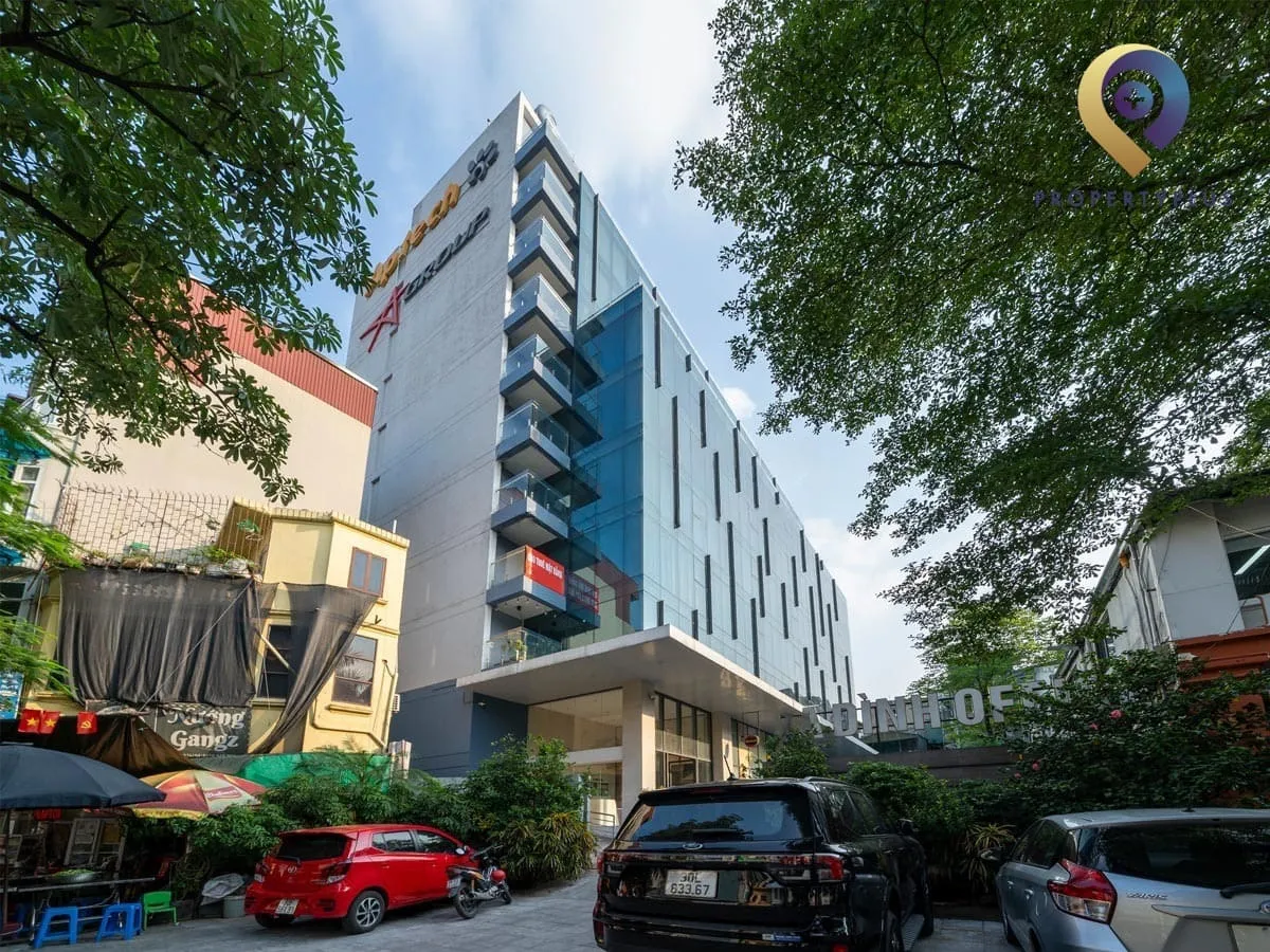 Toàn cảnh tòa nhà văn phòng ICT-Building tại Hà Nội nhìn từ bên ngoài.
